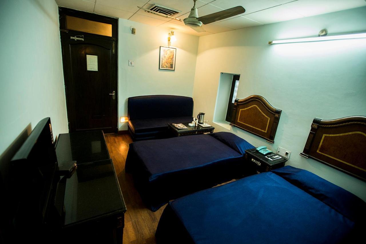 Deep Hotel Lakhnau Kültér fotó