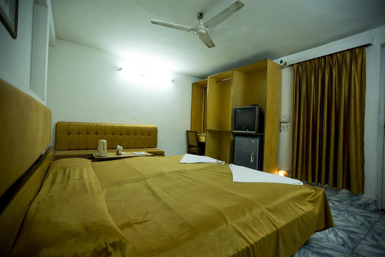 Deep Hotel Lakhnau Kültér fotó