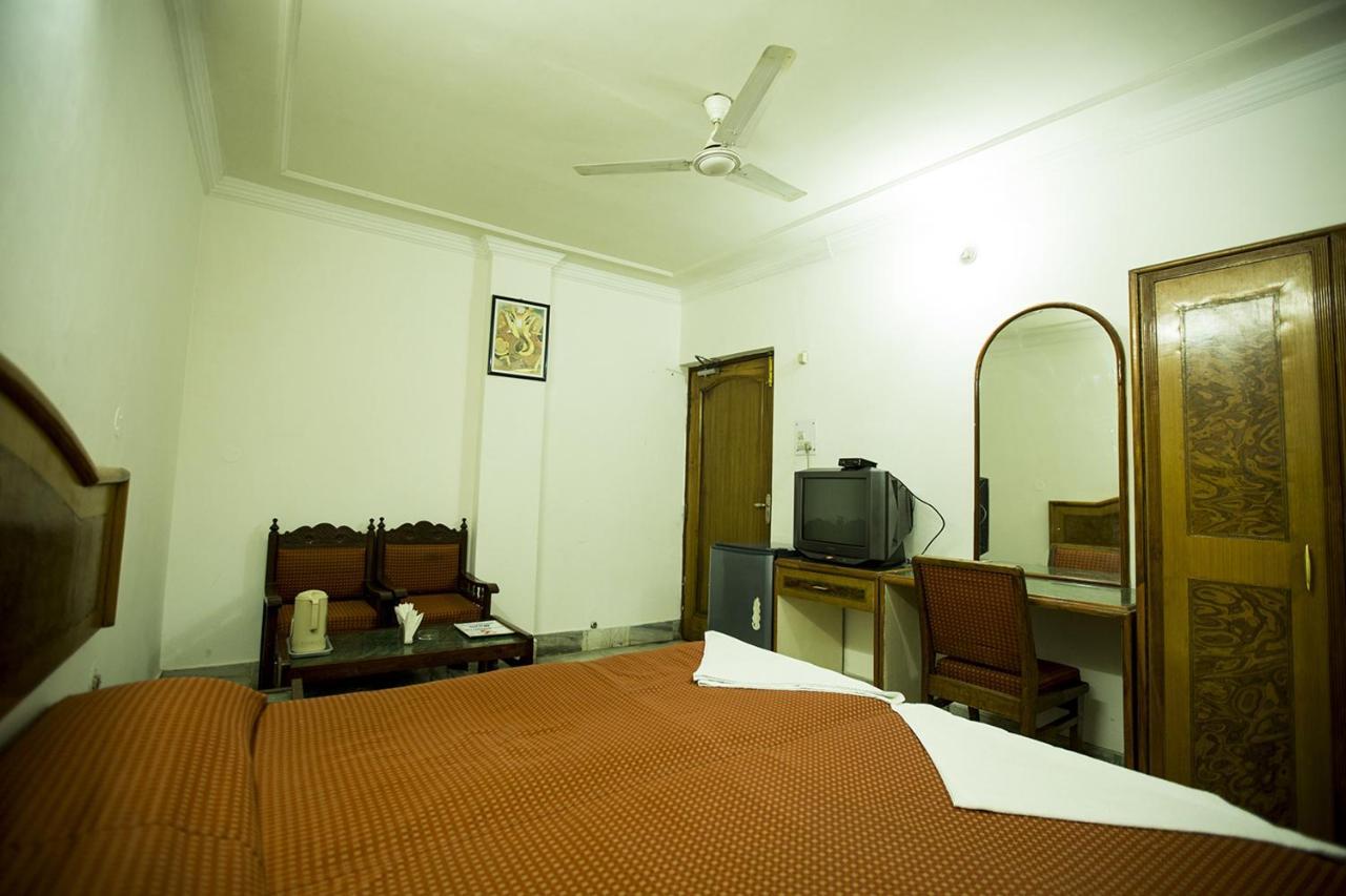 Deep Hotel Lakhnau Kültér fotó