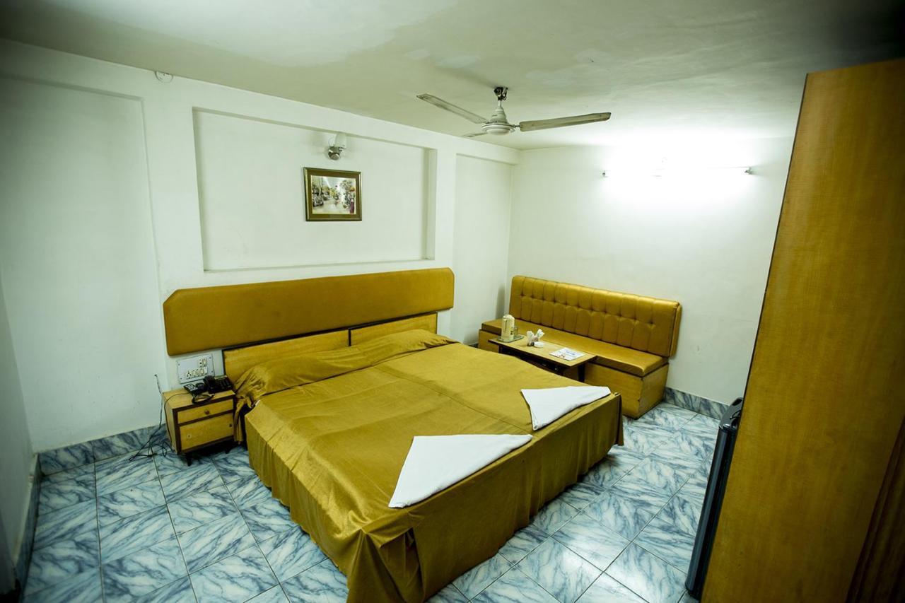 Deep Hotel Lakhnau Kültér fotó