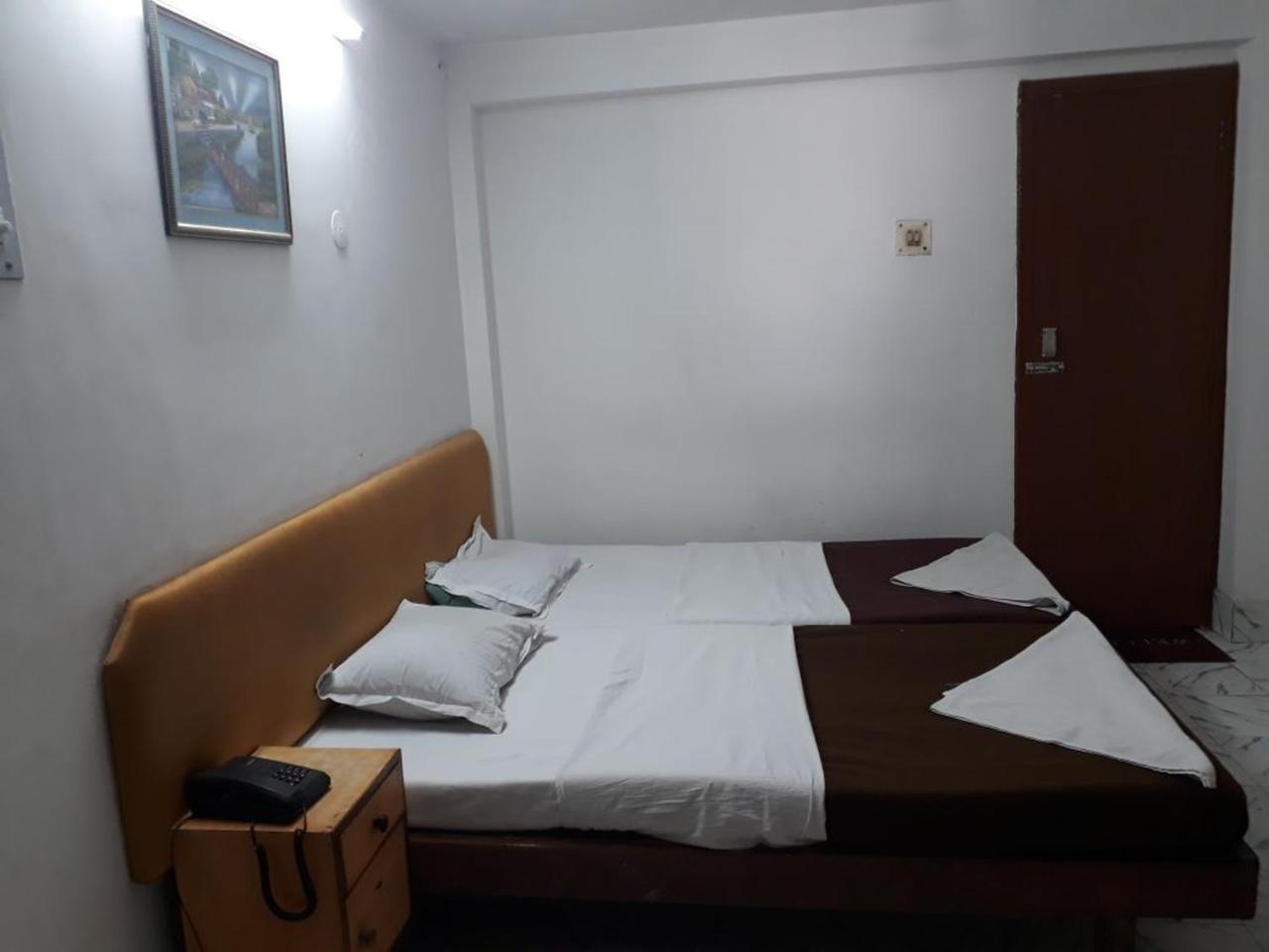 Deep Hotel Lakhnau Kültér fotó